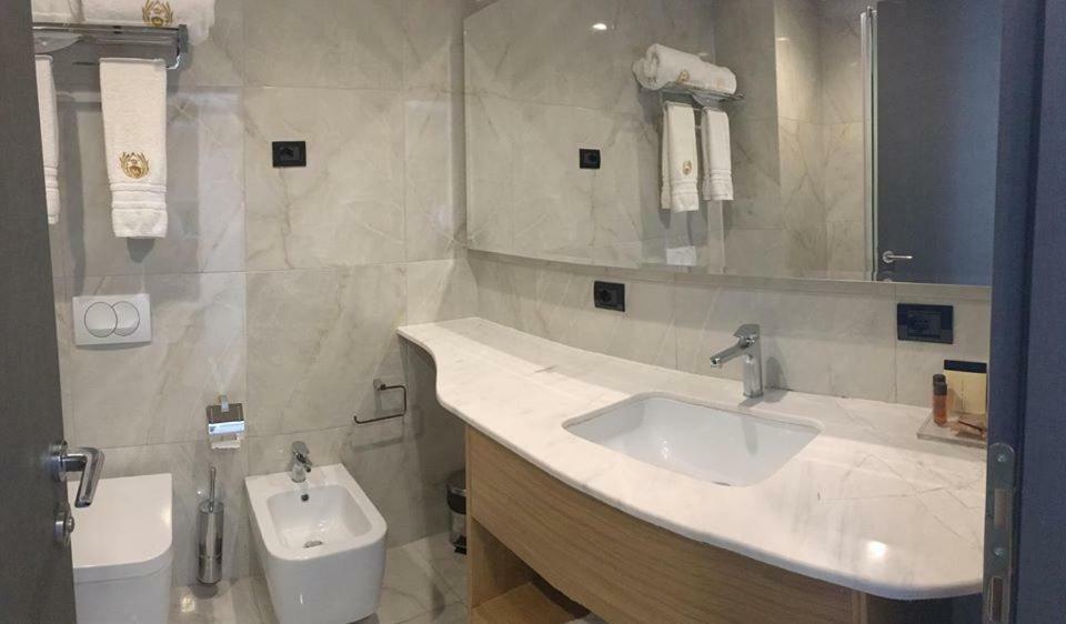 Hotel Morina Palace Dhërmi Kültér fotó