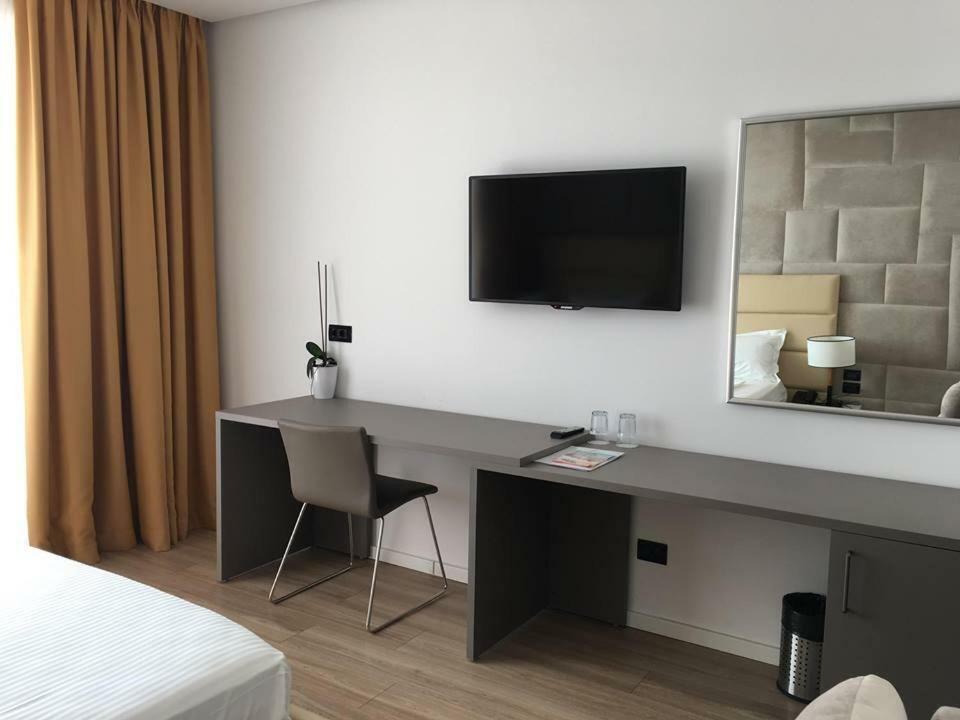 Hotel Morina Palace Dhërmi Kültér fotó